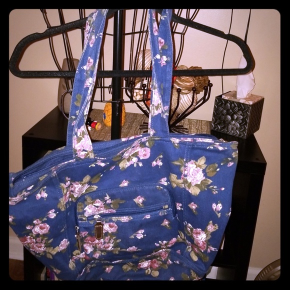 Navy Floral Tote - Picture 4 of 4